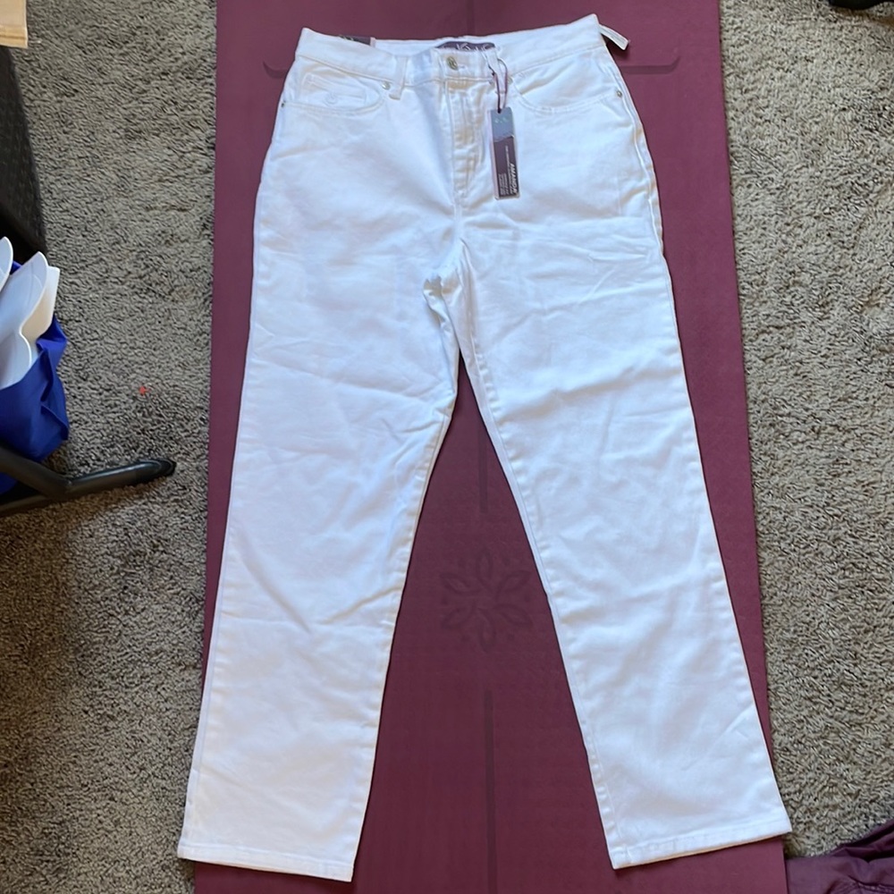 NWT White Denim Slimming Jean